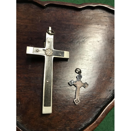 43 - 1 X CRUCIFIX - 3CMS LENGTH DATED 1917 & 1 X CRUCIFIX 8CMS LONG