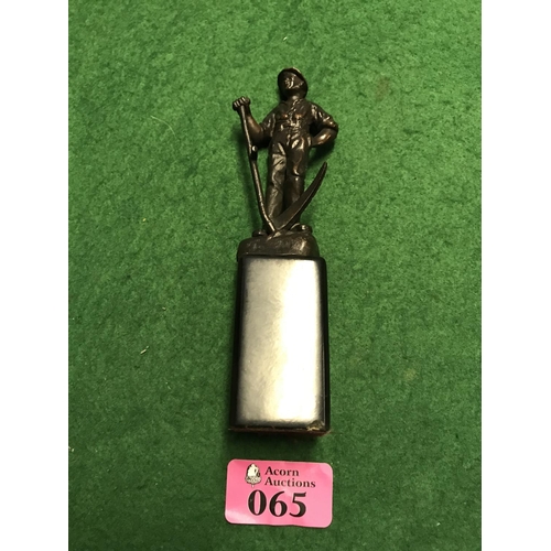 65 - BRONZE STATUE OF A FARM HAND - CHIP TO BASE - 15CMS H