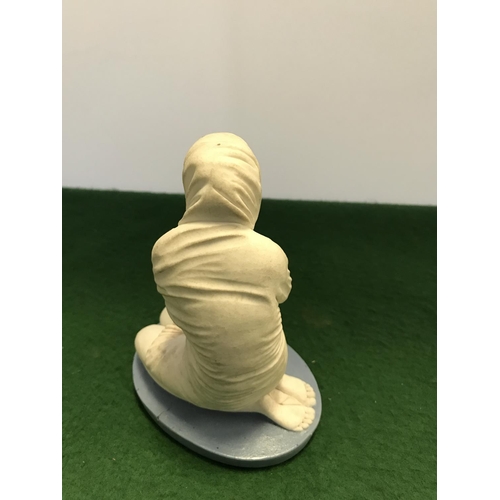 367 - UNUSUAL CERAMIC FIGURE OF A WOMAN KNEELING - 15CMS H