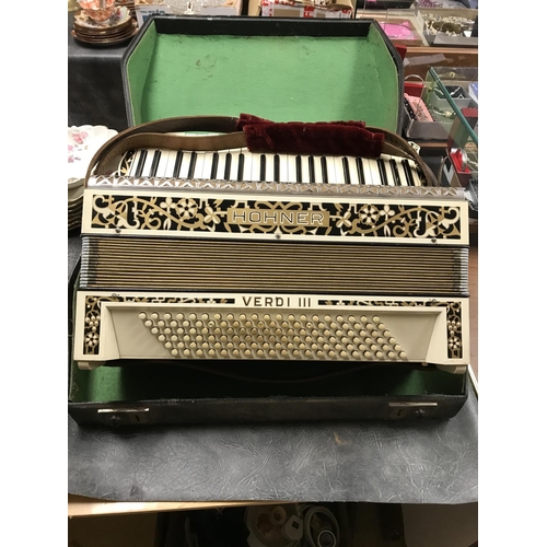 737B - CASED HOHNER VERDI 111 ACCORDIAN