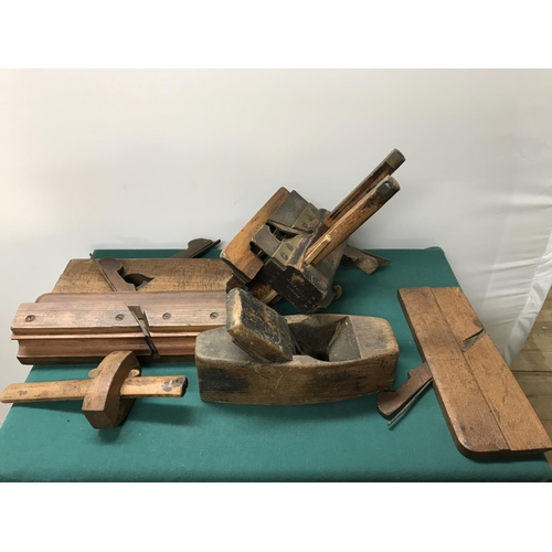 779 - QTY OF VINTAGE WOOD WORKING TOOLS