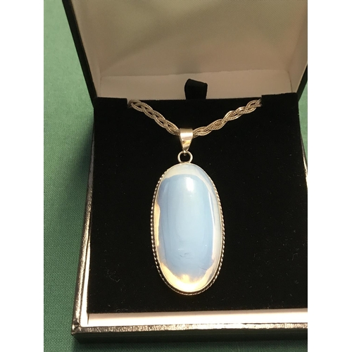 135 - BOXED STUNNING 925 SILVER & MOONSTONE NECKLACE