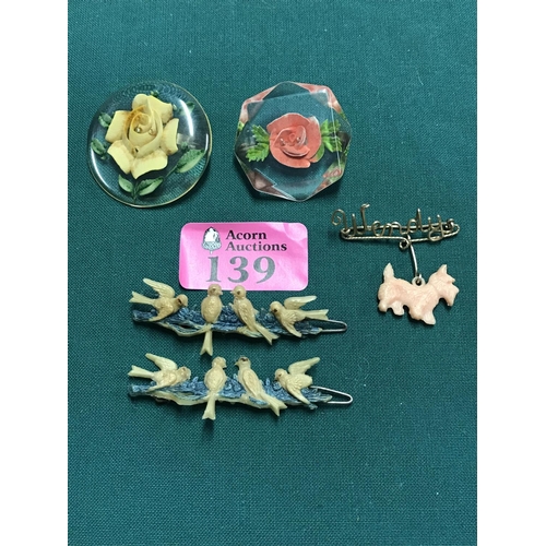 139 - 2 X VINTAGE LUCITE BROOCHES, SCOTTY DOG BROOCH & PAIR OF VINTAGE HAIR SLIDES
