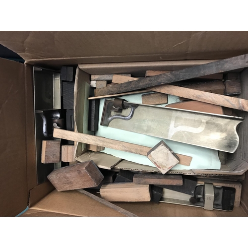 209 - LARGE BOX OF VARIOUS PRINTING COMPOSITION STICKS & PLATES