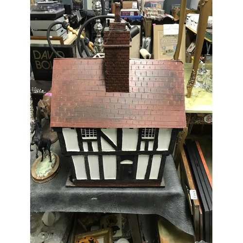 342 - VINTAGE SCRATCH BUILT MODEL OF A TUDOR HOUSE / THE KINGS ARMS 1650 - 70CMS H