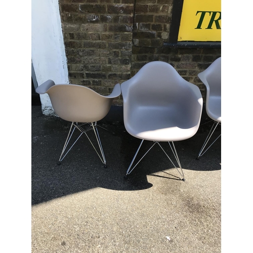 6 - 4 X STYLISH EAMES CHAIRS DESIGN BY CHARLES & RAY EAMES BY VITRA EAMES C2011 IN AMAZING CONDITION IN ... 