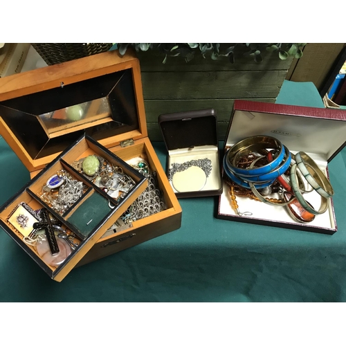 673 - BOX OF COSTUME JEWELLERY