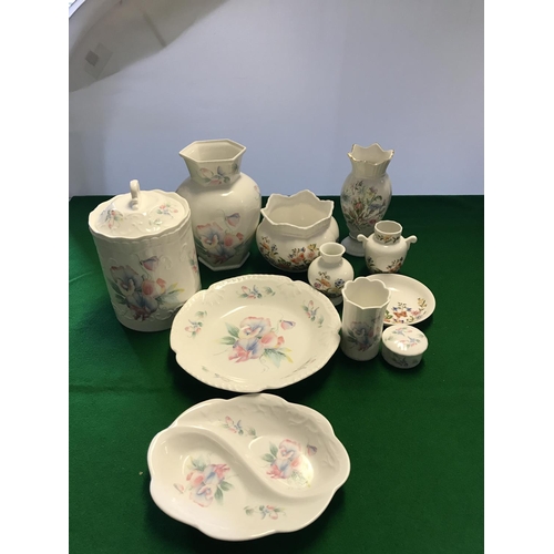 152 - LOVELY QTY OF PRETTY AYNSLEY CHINA ITEMS  - ALL IN GREAT CONDITION