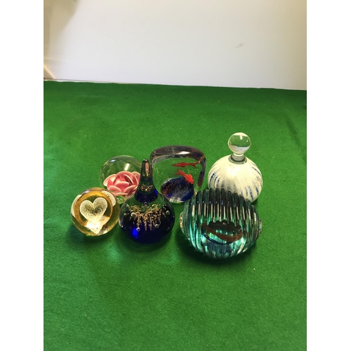 6 X LOVELY GLASS PAPERWEIGHTS INC CAITHNESS SEA PEARLS 44570