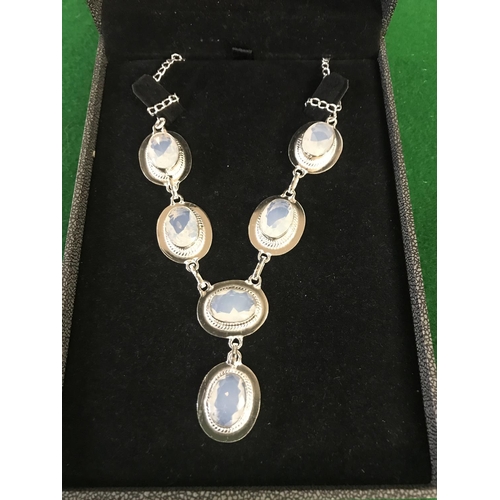 815B - 925 SILVER & MOONSTONE NECKLACE