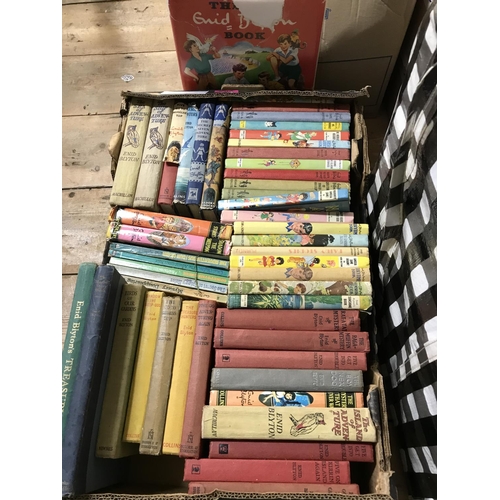 901B - QTY OF VINTAGE ENID BLYTON BOOKS - APPROX 30