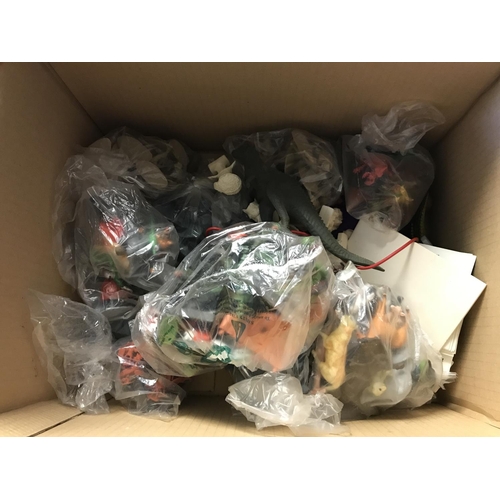 215 - QTY OF PLASTIC SOLDIERS & FIGURES ETC