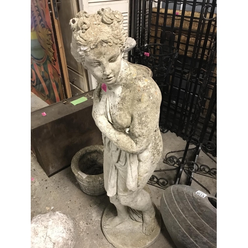 35 - LOVELY LARGE GARDEN STATUE OF VENUS - 117CMS H - COLLECTION ONLY OR ARRANGE OWN COURIER