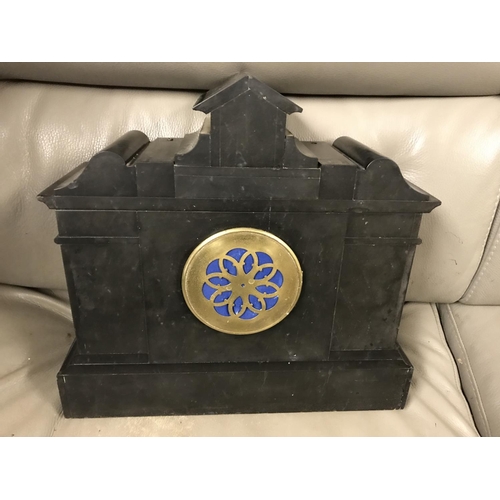 363 - LOVELY HEAVY VICTORIAN BRASS & SLATE MANTLE CLOCK - CLOCKS AND WATCHES ARE NOT TESTED