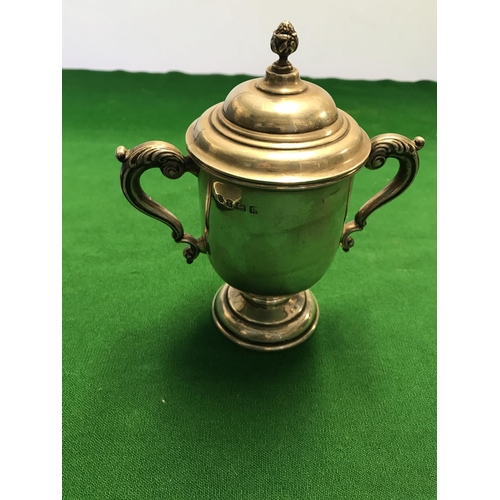 507 - VINTAGE SILVER HALLMARKED 1935 PRESENTATION LIDDED GOLF TROPHY 16CMS H - WEIGHT 166GRMS