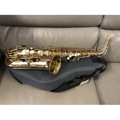 520 - CASED EVETTE BUFFET CRAMPON SAXAPHONE