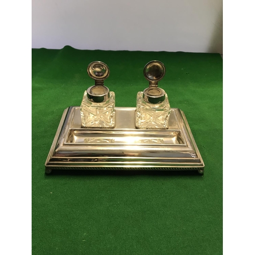 527 - BEAUTIFUL VINTAGE STYLISH DESK STANDISH  WITH A PAIR OF CUT GLASS INK WELLS - 22CMS L