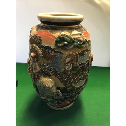 532 - LARGE VICTORIAN SATSUMA ORIENTAL VASE DECORATED WITH SAMURI - 32CMS H