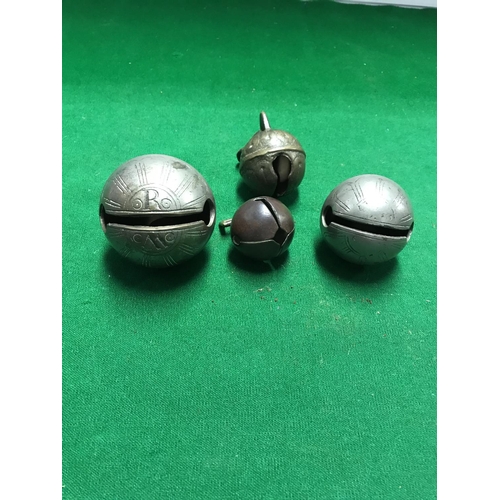 669 - 4 X EARLY CROATEL BELLS