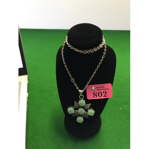 802 - 925 SILVER & LIGHT GREEN STONES NECKLACE