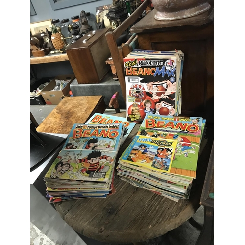 28 - APPROX 100 BEANO COMICS MAINLY FROM 90S - SOME HAVE FREE GIFTS STILL WITH THEM