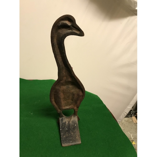 518 - HEAVY METAL EARLY DOORSTOP IN THE FORM OF GOOSE - 34CMS H