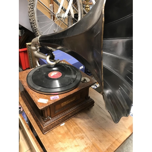 623 - VINTAGE GRAMOPHONE WITH HORN 