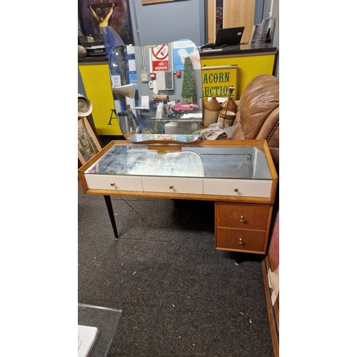 5 - STYLISH 1950s DRESSING TABLE WITH MIRROR & LIGHT - THE DRAWER FRONTS APPEAR TO HAVE BEEN PAINTED - A... 