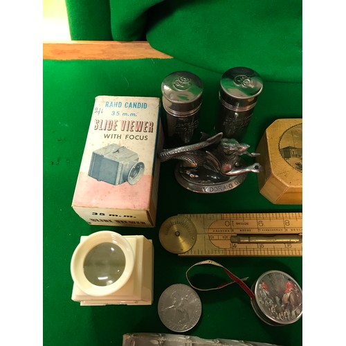 109 - BOX OF INTERESTING ITEMS INC MAULIN WARE LIDDED BOX, SLIDE VIEWER, J.RABONE & SONS WOODEN EXTENDING ... 