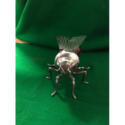 117 - STUNNING METAL HONEY BEE WITH RED GLASS BODY. LIFT WINGS TO REVEAL THE RED GLASS HONEY POT - MADE BY... 