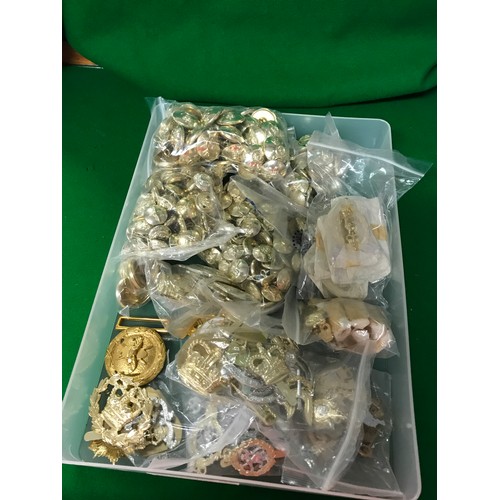 127 - VERY LARGE QTY OF ASSORTED MILITARY BUTTONS, BADGES, BELT ETC ETC