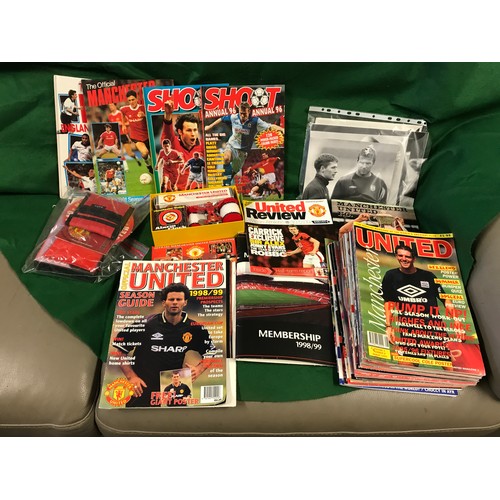 132 - LARGE QTY OF MANCHESTER UNITED MEMORABILIA - INC MAGAZINES, DAVID BECKHAM PHOTOS ETC