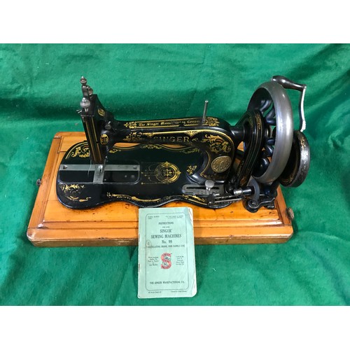 146 - LOVELY VINTAGE HAND CRANK 7K SINGER SEWING MACHINE IN WOODEN CASE - COLLECTION ONLY OR ARRANGE OWN C... 