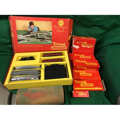 154 - BOXED VINTAGE HORBY R2 PASSENGER  TRAIN SET & ACCESSORIES INC SIGNALS, PLATFORMS ETC