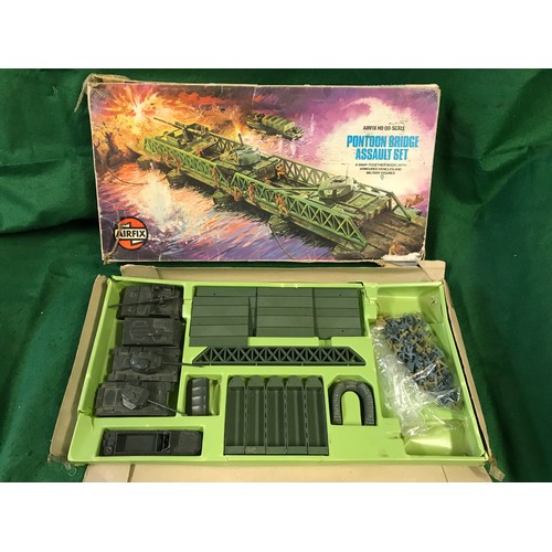 156 - VINTAGE BOXED PONTOON BRIDGE ASSAULT SET - BOX IN USED CONDITION