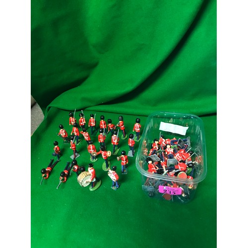 235 - LARGE QTY OF VINTAGE HAND PAINTED DIECAST GUARDSMAN - APPROX 60 +