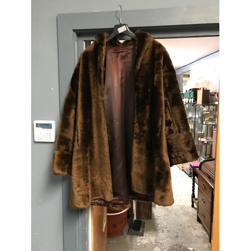 263 - 2 X LADIES VINTAGE FUR COATS