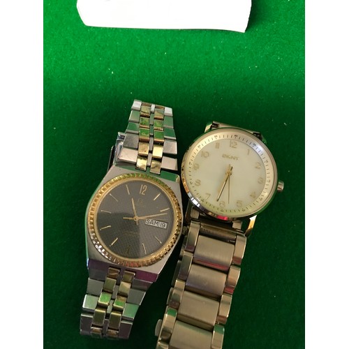 98 - 2 X GENTS WRIST WATCHES WITH BRACELET STRAPS - WATCHES & CLOCKS ARE NOT TESTED