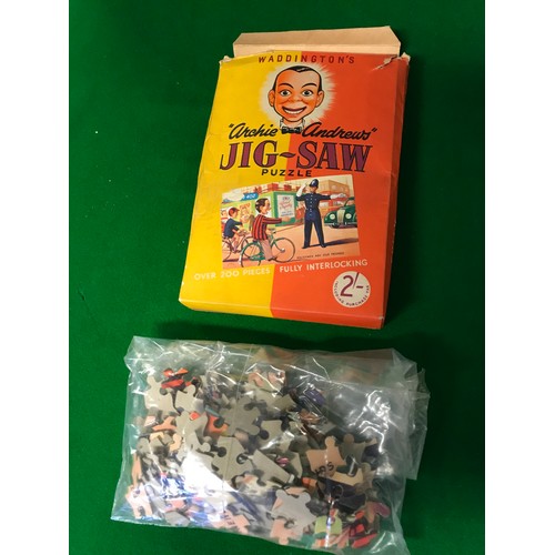 107 - VINTAGE ARCHIE ANDREWS JIG SAW PUZZLE BY WADDINGTONS - COMPLETE