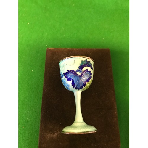 125 - BEAUTIFUL BOXED ORIENTAL SILVER & ENAMEL EGG CUP MARKED KKBC TO BASE - 8CMS H