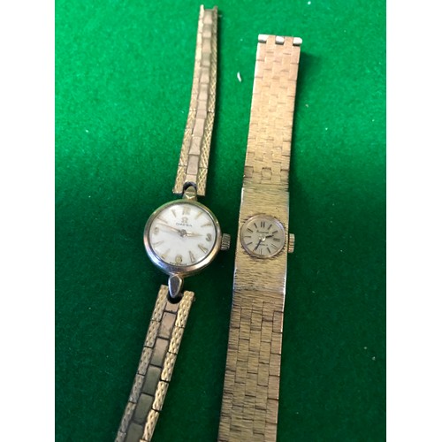 128 - VINTAGE LADIES OMEGA WRIST WATCH - CLASP BROKEN ON STRAP & VINTAGE LADIES ACCURIST 17 JEWELS WRIST W... 