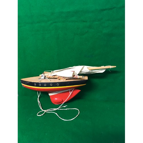 153 - LOVELY VINTAGE POND YACHT - 30CMS LONG