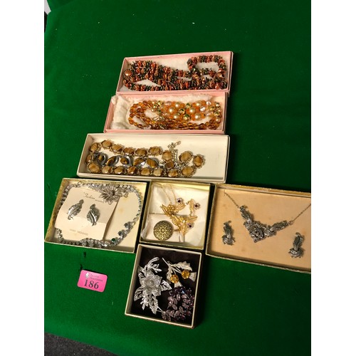 186 - QTY OF LOVELY VINTAGE JEWELLERY