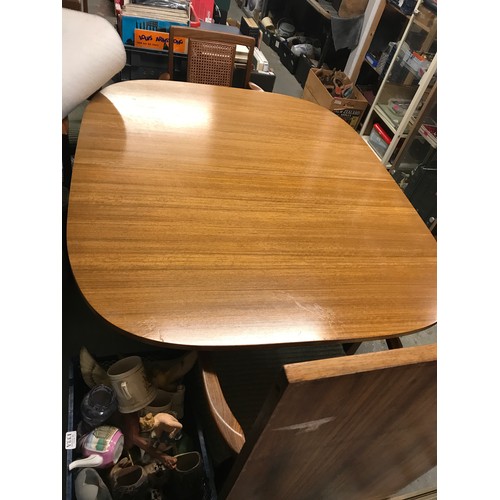 41 - LOVELY G.PLAN EXTENDING DINING TABLE & 6 CHAIRS IN GREAT CONDITION - COLLECTION ONLY OR ARRANGE OWN ... 