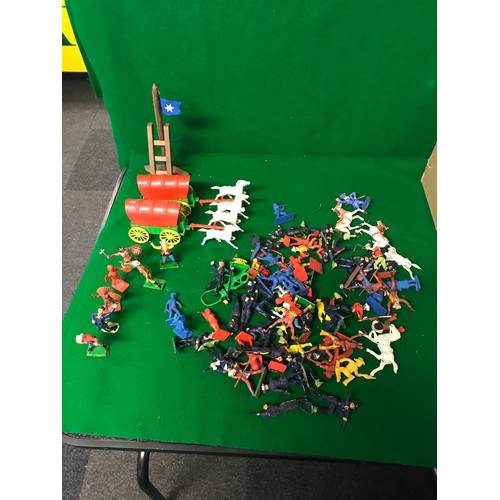 30 - QTY OF VINTAGE PLASTIC SOLDIERS & WAGONS ETC