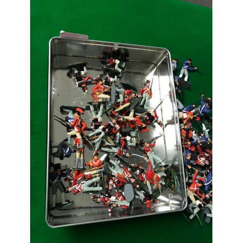 218 - BOX OF VINTAGE PLASTIC SOLDIERS