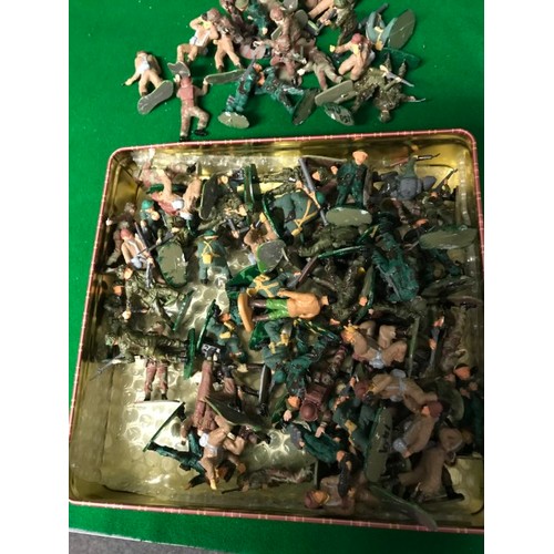 228 - BOX OF VINTAGE PLASTIC SOLDIERS