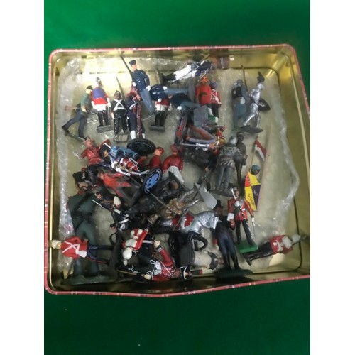 246 - LARGE QTY OF APPROX 100 DIECAST HANDPAINTED SOLDIERS