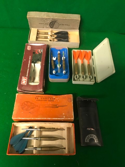 QTY OF VINTAGE DARTS   1100048733.JPG