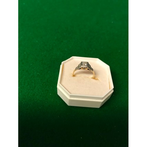 294 - BEAUTIFUL 18CT GOLD & PLATIGNUM DIAMOND RING = WEIGHT 2.3GRMS